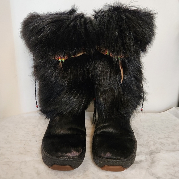 Vintage beaded fur Moccasin Boots - Picture 1 of 12